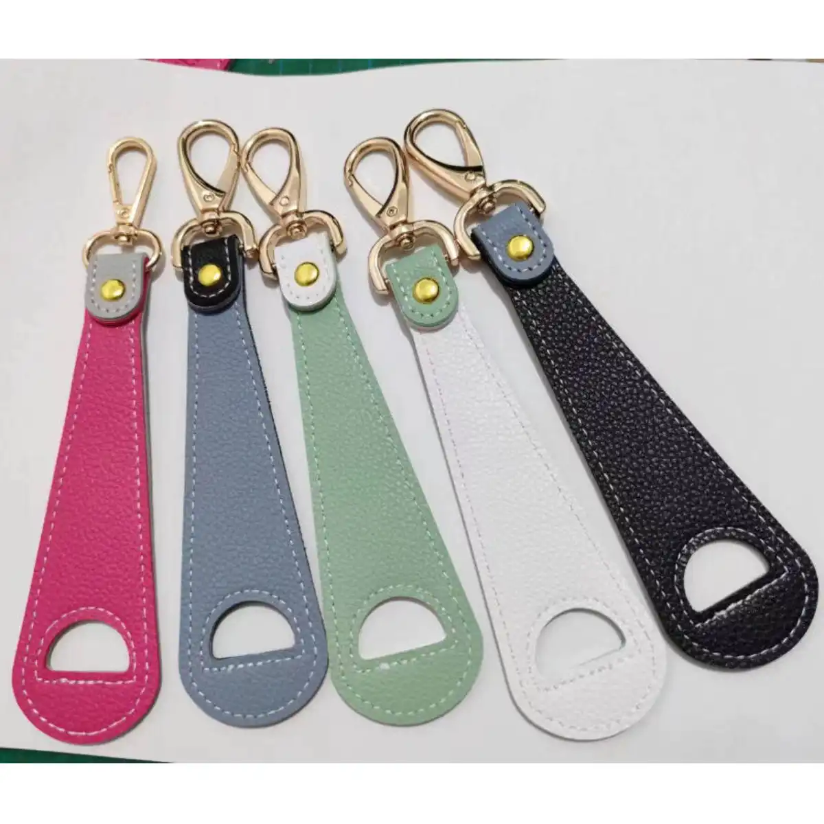 Durable Hat Clip Travel Essential alternate product angle
